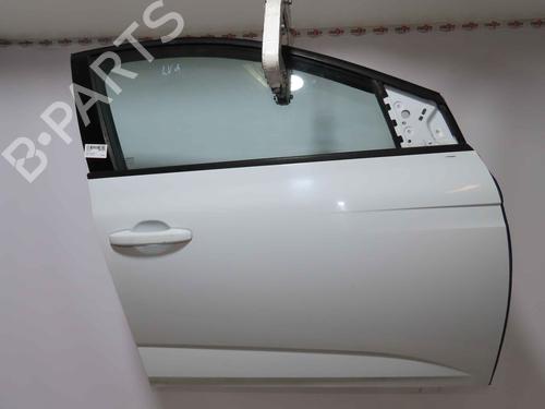 right-front-door-renault-megane-iv-hatchback-b9amn_-2015-39755301 main image