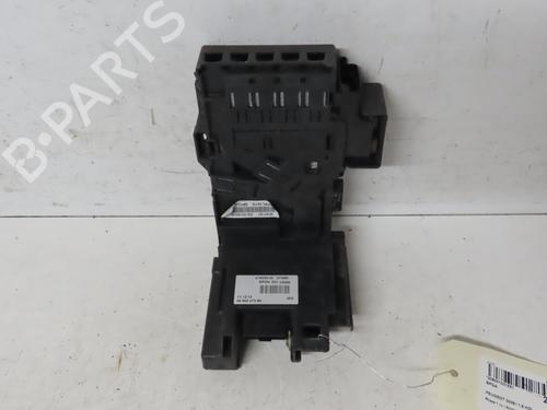 Sikringsdose PEUGEOT 3008 I MPV (0U_) 1.6 HDi (114 hp) 28800992