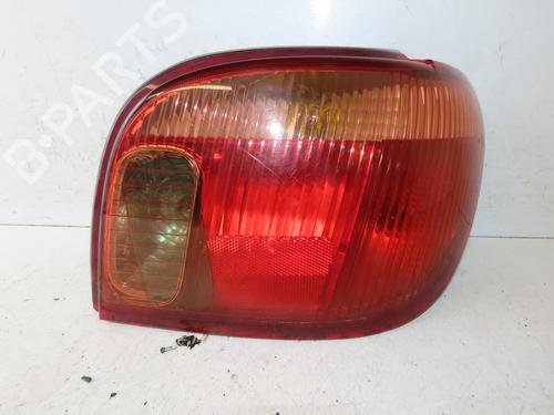 Used Right taillight Right taillight TOYOTA YARIS (_P1_) 1.0 (SCP10_, SCP10R) (65 hp) 33135337 33135337