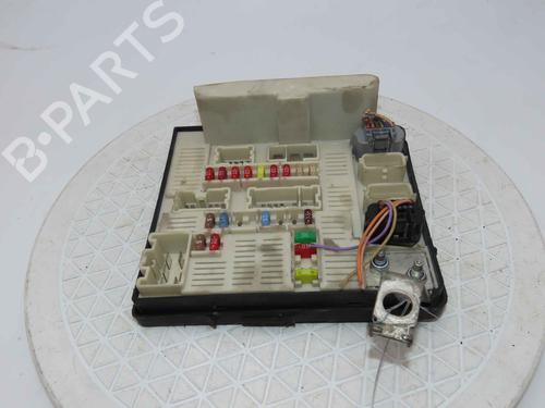 Used Fuse box Fuse box 37052178 37052178
