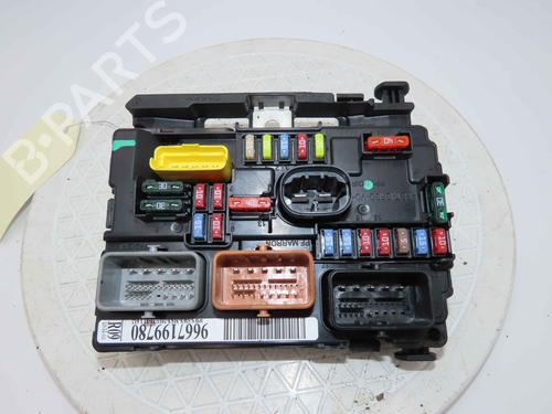 Used Fuse box Fuse box 37051522 37051522