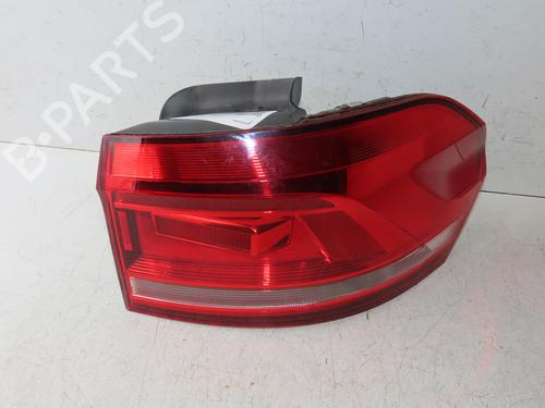 right-taillight-vw-touran-5t1-2015-33135487 main image
