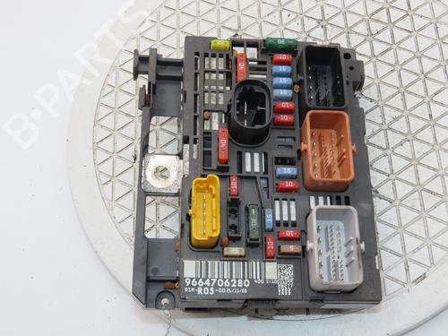 Used Fuse box Fuse box PEUGEOT 308 SW I (4E_, 4H_) 1.6 HDi (109 hp) 33132899 33132899