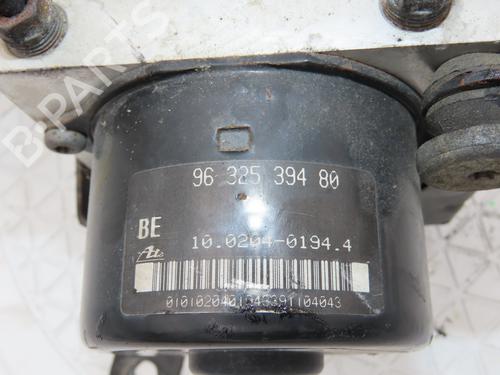 Used ABS pump SUZUKI SWIFT III (MZ, EZ) 1.3 DDiS (RS413D) (69 hp) 19668835