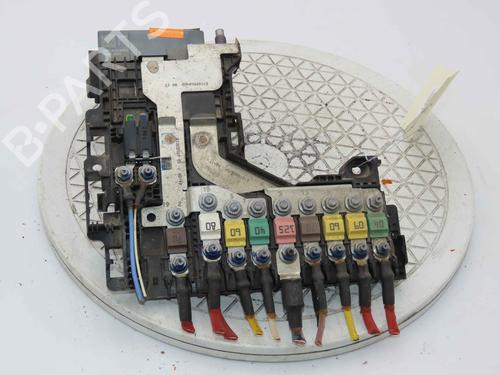 Used Fuse box Fuse box 37055208 37055208