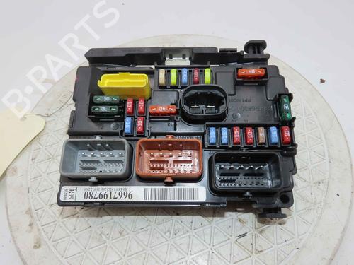 Used Fuse box Fuse box 37048627 37048627