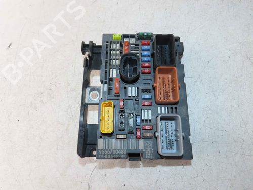 Used Fuse box Fuse box 37053386 37053386