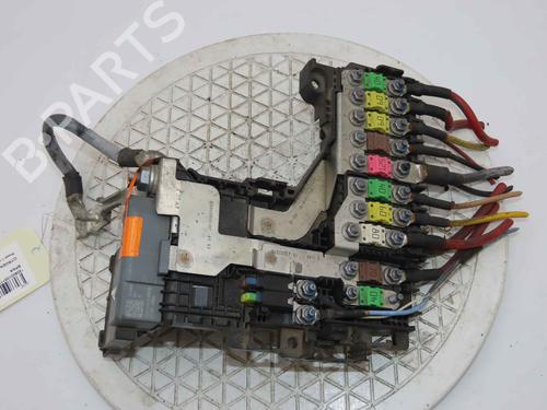 Used Fuse box Fuse box 37052719 37052719