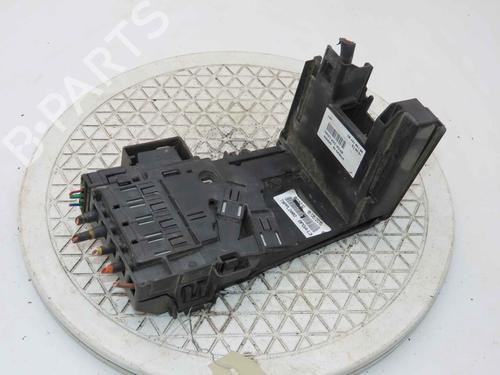 Used Fuse box Fuse box 37057180 37057180