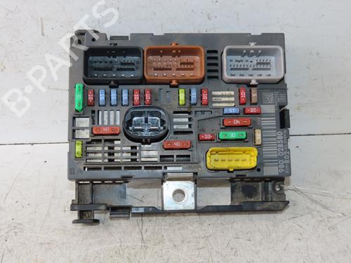Used Fuse box Fuse box PEUGEOT 5008 (0U_, 0E_) 1.6 BlueHDi 120 (120 hp) 35935608 35935608