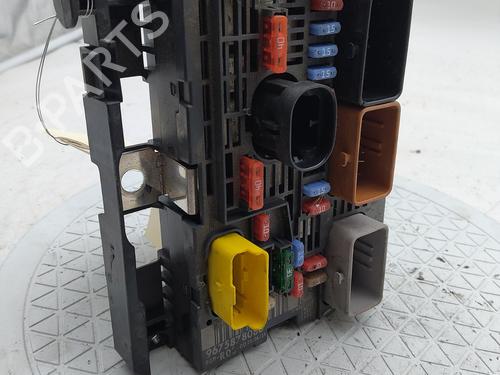 Used Fuse box Fuse box 38640253 38640253