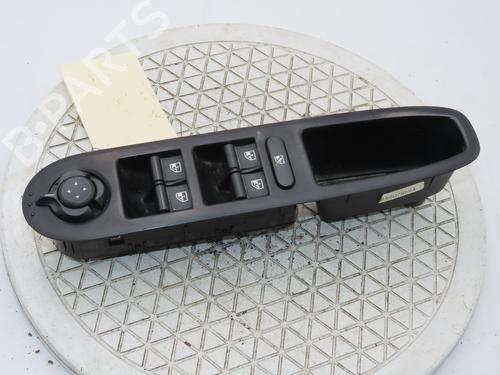 Used Left front window switch Left front window switch ALFA ROMEO 159 Sportwagon (939_) 1.9 JTDM 16V (939BXC1B, 939BXC12) (150 hp) 33134832 33134832
