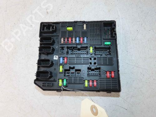 Used Fuse box Fuse box 37060569 37060569
