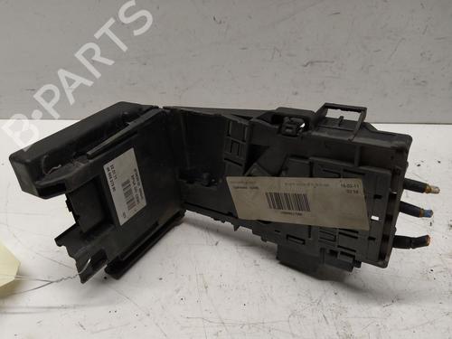 Used Fuse box Fuse box 38100200 38100200