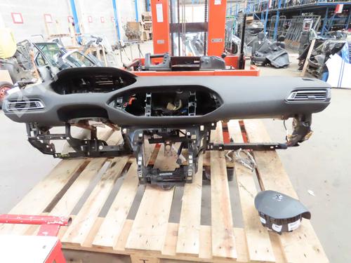 Instrumentbord Instrumentbord PEUGEOT 308 II (LB_, LP_, LW_, LH_, L3_) 1.6 HDi / BlueHDi 115 (115 hp) 37055021 37055021