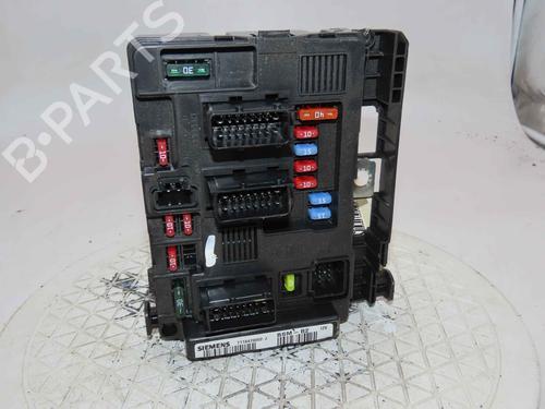 Used Fuse box Fuse box 37061802 37061802