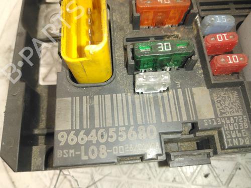 Used Fuse box Fuse box 37479892 37479892
