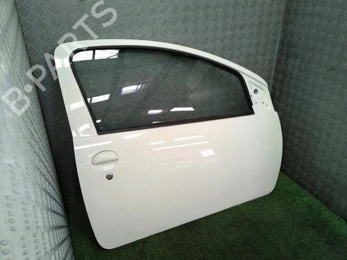 Used Right front door TOYOTA AYGO (_B1_) 1.0 (KGB10_, KGB10R) (68 hp) 18786174