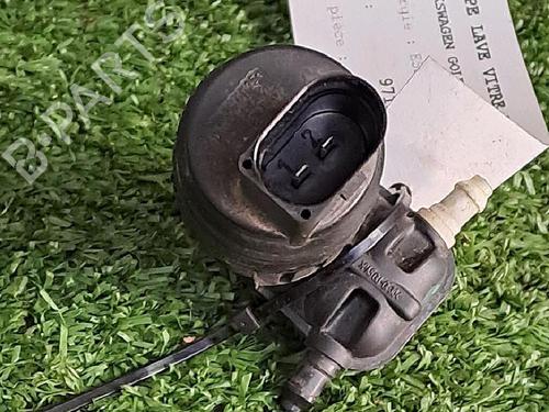 Used Washer pump Washer pump VW GOLF VII (5G1, BQ1, BE1, BE2) 1.2 TSI (86 hp) 29946998 29946998