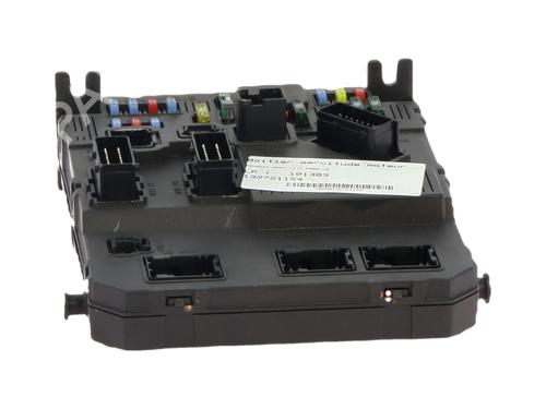 Used Fuse box Fuse box 39171315 39171315
