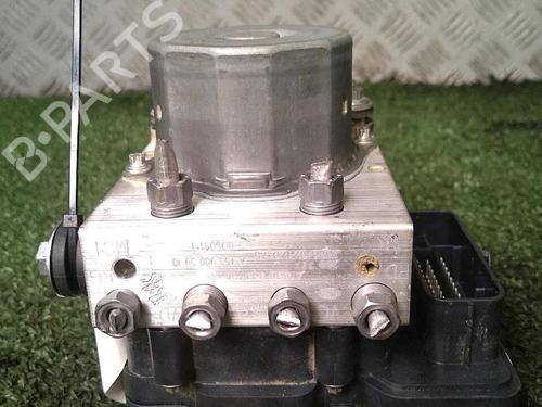 Used ABS pump RENAULT TWINGO III (BCM_, BCA_) Z.E: (BCA1) (82 hp) 30076459