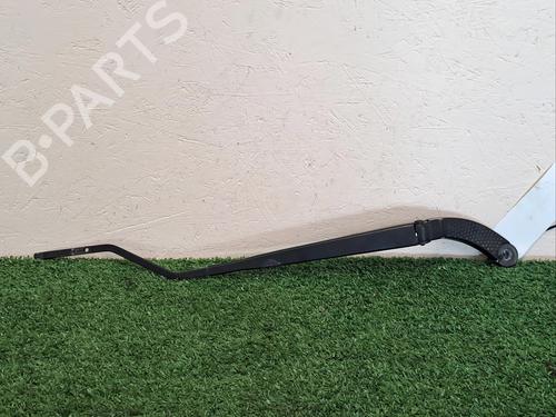 Used Front windshield wiper arm RENAULT CLIO IV (BH_) 1.2 16V (73 hp) 25907835