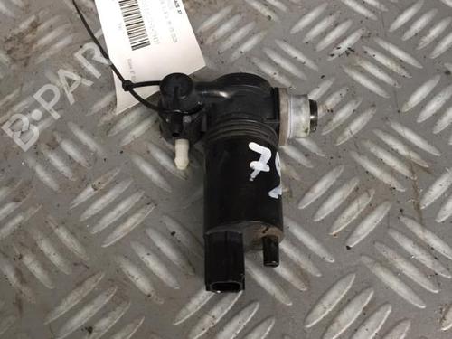 Used Washer pump Washer pump FORD FIESTA VI (CB1, CCN) 1.4 (97 hp) 30069021 30069021
