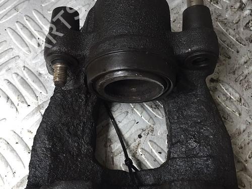 Used Left front brake caliper Left front brake caliper MINI MINI (R50, R53) One D (75 hp) 30067700 30067700