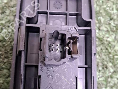 Used Right front window switch PEUGEOT 307 Break (3E) 2.0 HDI 90 (90 hp) 29948332