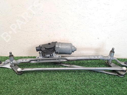 Used Front wiper motor MITSUBISHI OUTLANDER III (GG_W, GF_W, ZJ, ZL, ZK) 2.4 Hybrid 4WD (GG3W) (208 hp) 30065608