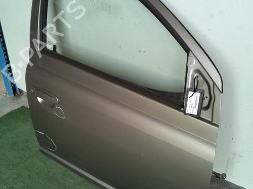 Używane Pokrywa przednia / Maska silnika TOYOTA YARIS (_P1_) 1.0 (SCP10_, SCP10R) (65 hp) 31754611