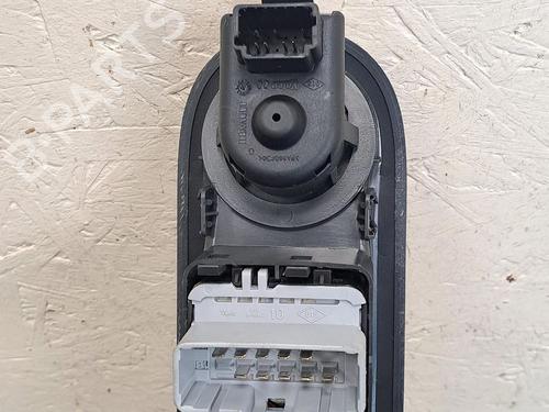 Used Left front window switch RENAULT TWINGO II (CN0_) 1.2 16V (CN0K, CN0V, CN0A) (76 hp) 30068040