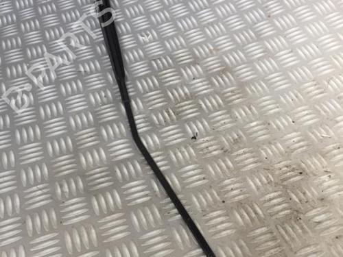 Used Front windshield wiper arm Front windshield wiper arm RENAULT LAGUNA III Grandtour (KT0/1) 2.0 dCi (KT07, KT0J, KT14, KT1A, KT1S) (131 hp) 30070253 30070253