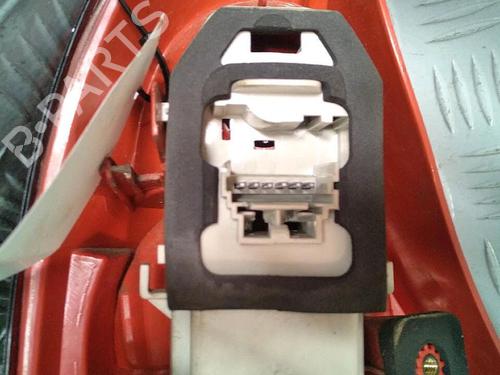 Højre baglygte RENAULT CLIO II (BB_, CB_) 1.2 16V (BB05, BB0W, BB11, BB27, BB2T, BB2U, BB2V, CB05,... (75 hp) 30073534