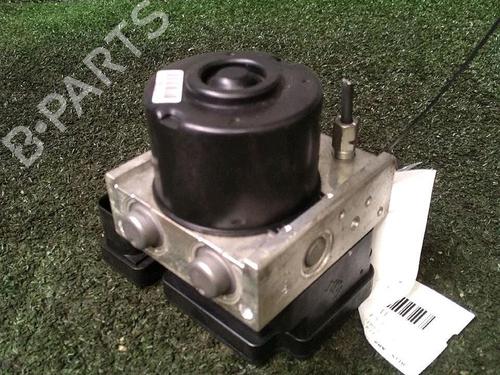 Used ABS pump TOYOTA YARIS (_P9_) 1.4 D-4D (NLP90_, NLP90R) (90 hp) 30073442