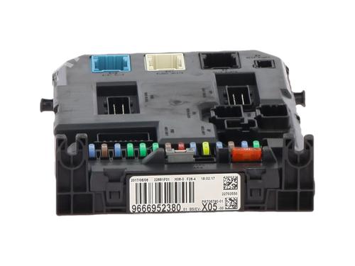 Used Fuse box Fuse box 37528171 37528171