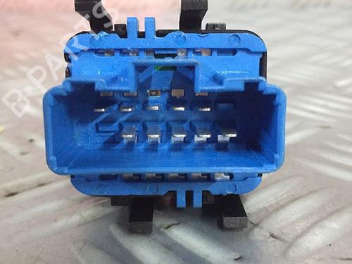 Used Left front window switch RENAULT CLIO II (BB_, CB_) 1.5 dCi (B/CB07) (65 hp) 30066039