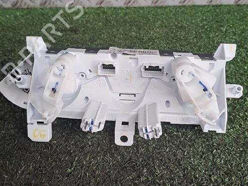 climate-control-renault-clio-v-b7_-2019-29946959 main image