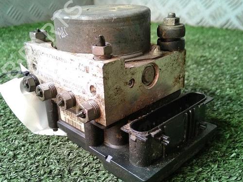 Used ABS pump ABS pump RENAULT CLIO III (BR0/1, CR0/1) 1.5 dCi (C/BR0G, C/BR1G) (68 hp) 30064732 30064732