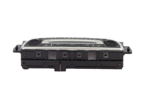 climate-control-renault-megane-iv-hatchback-b9amn_-2015-38343947 main image