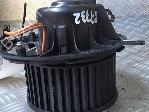 Używane Silniczek dmuchawy nagrzewnicy VW GOLF VI (5K1) 1.6 TDI (105 hp) 30070447