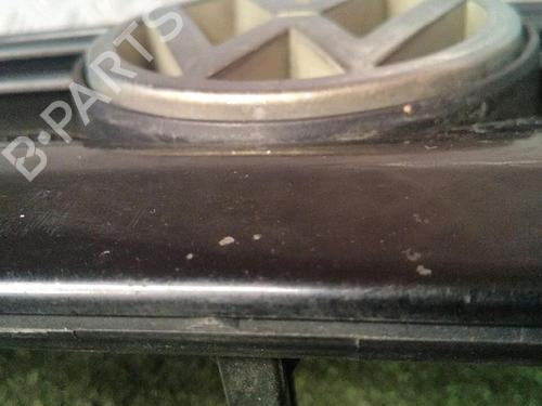 Used Grille VW GOLF III (1H1) 1.6 (75 hp) 30075822