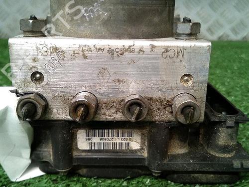 Used ABS pump RENAULT CLIO III Grandtour (KR0/1_) 1.2 16V (KR0P) (101 hp) 29951678