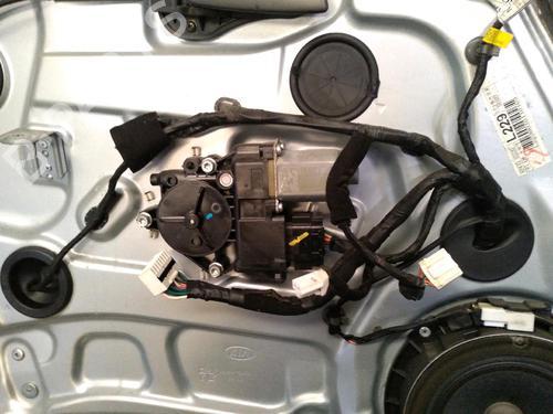 Left front door KIA CARENS III MPV (UN) 2.0 CRDi 140 | BP17160522C2 