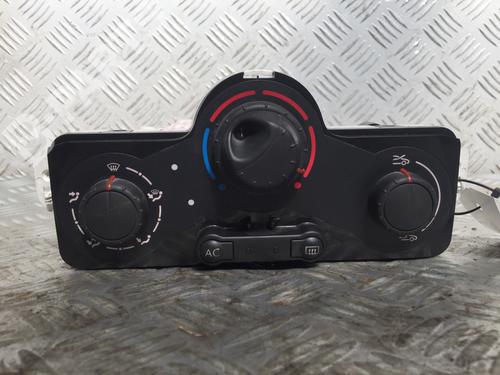 AC Styreenhet / Manøvreringsenhet RENAULT CLIO III (BR0/1, CR0/1) 1.5 dCi (C/BR0G, C/BR1G) (68 hp) 11402604
