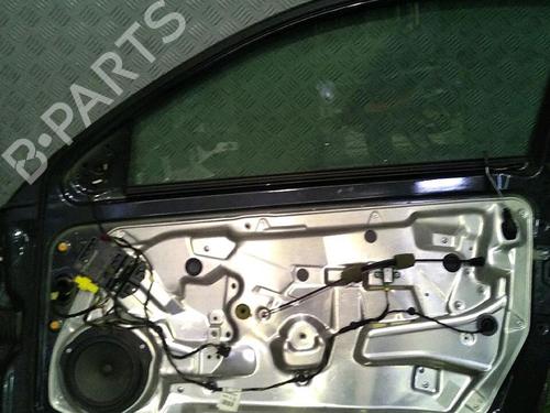 right-front-door-mercedes-benz-c-class-coupe-c204-2011-29947747 main image