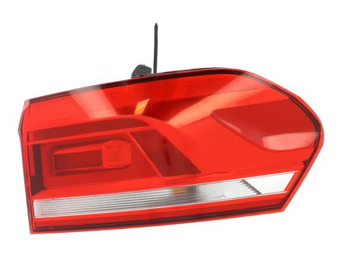 right-taillight-vw-touran-5t1-2015-31754627 main image
