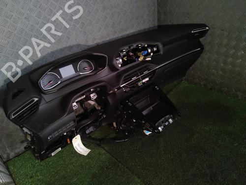 Used Dashboard Dashboard PEUGEOT 2008 II (UD_, US_, UY_, UJ_, UR_, UC_) 1.2 PureTech 100 (USHNK) (101 hp) 30507917 30507917