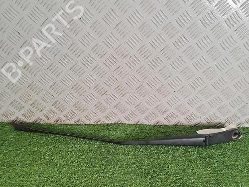 Used Front windshield wiper arm AUDI Q2 (GAB, GAG) 35 TDI (150 hp) 24233601