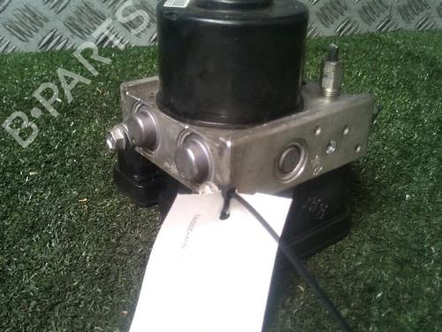 Used ABS pump TOYOTA YARIS (_P9_) 1.4 D-4D (NLP90_, NLP90R) (90 hp) 29951396
